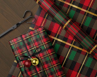 Rollo de papel de regalo de lujo a cuadros rojos y verdes, hojas de papel para envolver regalos navideños de tartán dorado, embalaje festivo, bonito envoltorio navideño retro.