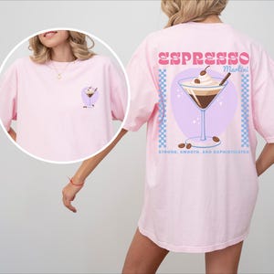 Koszulka Espresso Martini w Kolorach Komfortowych Koszulka Martini Prezent dla Niej Miłośniczki Kawy Prezent Modny Prezent dla Najlepszego Barmana Klubu Koktajlowego Zabawna Koszulka zdjęcie 3