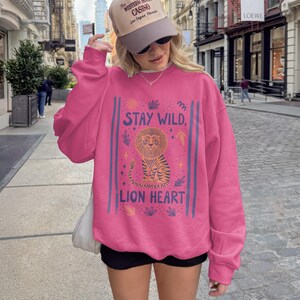 Stay Wild Lion Heart Sweatshirt, Cute Animal Graphic Pullover, Casual Pink Long Sleeve Top, Inspirational Quote Sweatshirt, Cozy Streetwear