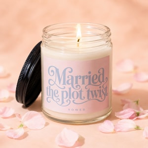 Married the Plot Twist-ljus | Unik bröllopspresent till par | Förlovningspresent till henne | Rolig brudduschdekoration