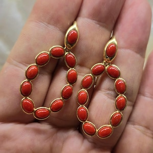 Ohrringe mit einem Zweig echter mediterraner roter Koralle und 925er Silber, handgefertigt in Italien, Korallen-Edelsteinohrring, Lapislazuli-Schmuck