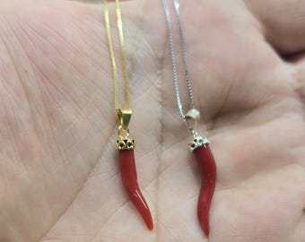 Collana con amuleto in Corno di corallo rosso: ciondolo portafortuna Italiano in argento sterling