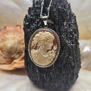 9金GENUINE ITALIAN HAND CARVED CAMEO Genuine Italian Hand Carved Cameo Hand Wrapped in Sterling