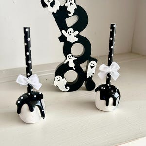 Fake Halloween Marshmallow Pop: Tiered Tray Decor