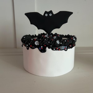 Fake Mini Halloween Bat Cake: Tiered Tray Decor, Photo Prop