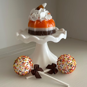 fake fall dessert/ faux pumpkin pie/ faux fall tiered tray decor/ fake fall pumpkin dessert/ Thanksgiving/ Thanksgiving dessert/ fake bake