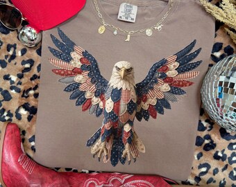 Patriotyczny orzeł PNG, projekt sublimacji z amerykańskim orłem na fladze, vintage amerykański orzeł, 4 lipca PNG, retro patriotyczny projekt koszulki