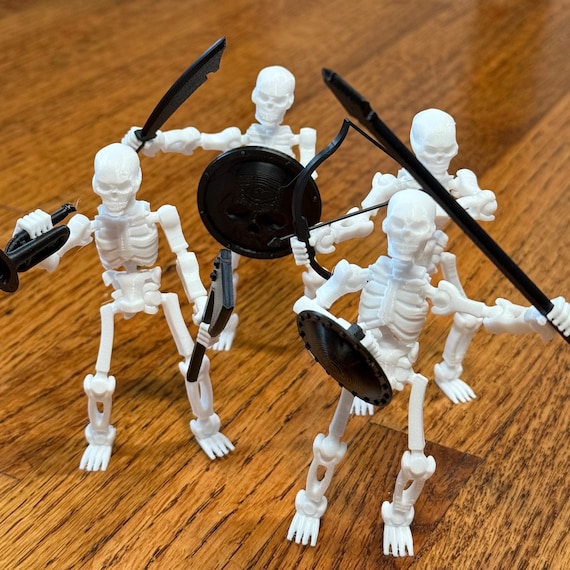 ポーズを取れるスケルトンアーミー（武器付き） - 4体パック、D&D 