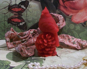 Free USA Shipping Cardinal Bird On A Pinecone Beeswax Candle