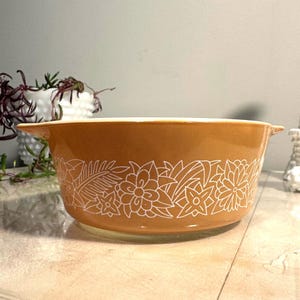 Pyrex Butterfly Gold Cinderella Casserole | Small 1.5 Qt Vegetable Casserole Mixing Dish | 1970s Corning USA | Vintage