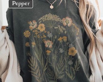 Wildflower Shirt - Pressed Flower Graphic Tee, Boho Botanical T-Shirt with Vintage Meadow Flowers, Comfort Colors Nature Top for Women