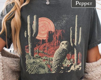 Desert Graphic Tee, Retro Southwest Owl Shirt, Comfort Colors Cactus T-Shirt, Vintage Arizona Western Wildlife Top, Boho Nature Lover Gift