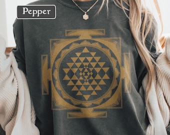 Camiseta de geometría sagrada, camiseta de Sri Yantra, camiseta de colores cómodos, camiseta con gráfico espiritual bohemio, camiseta de meditación de yoga, cósmica, divina feminidad