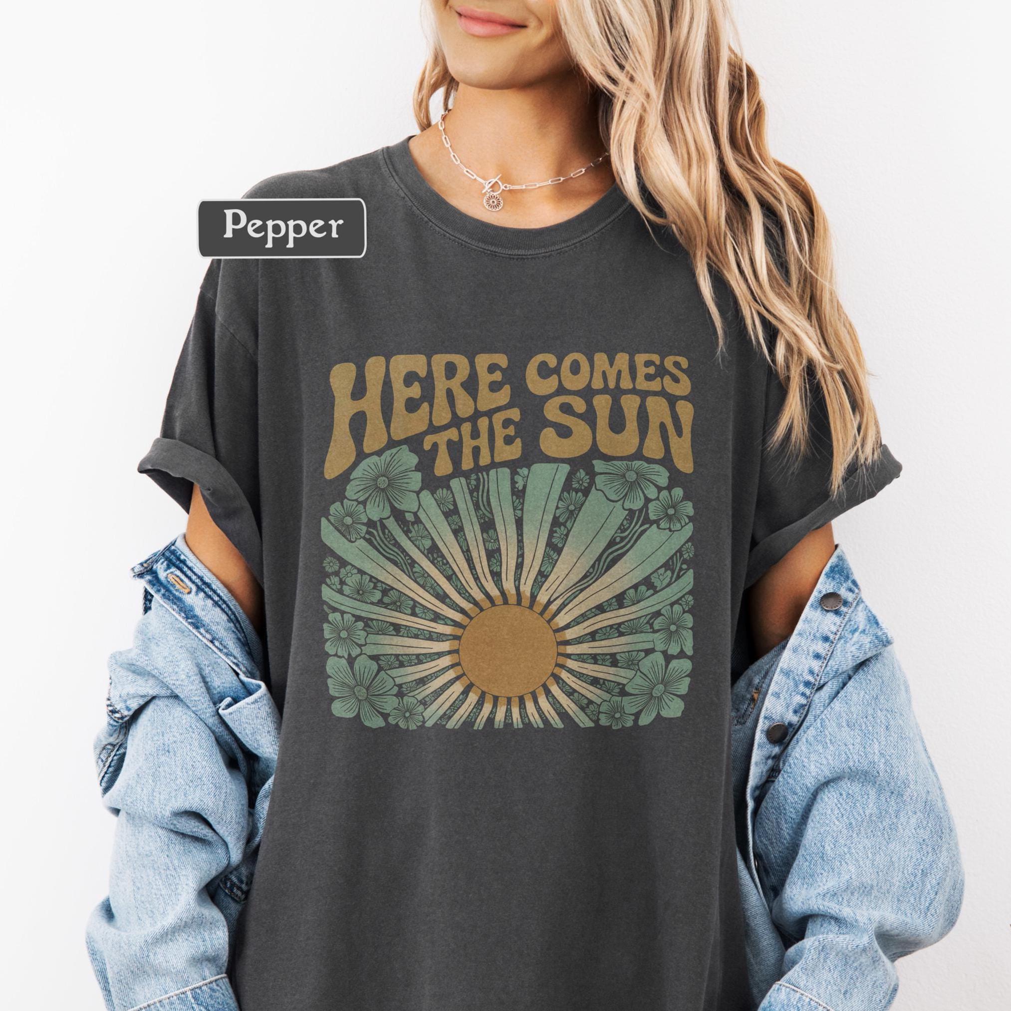 Retro 70s Sun Graphic Tee, Vintage Style Floral Boho Sun TShirt, 70s Rock Inspired Band Poster Style Design, Comfort Colors Pepper Color