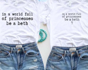 In einer Welt voller Prinzessinnen SVG PNG 2 Versionen, Be a Beth Zitat Designs Mix and Match Women's Group Shirts Grafiken
