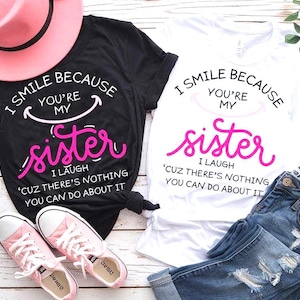 Ensemble SVG PNG pour soeur, citation drôle « Je souris parce que vous êtes ma soeur » Ensemble SVG sarcastique pour frères et sœurs pour Cricut et travaux manuels par sublimation