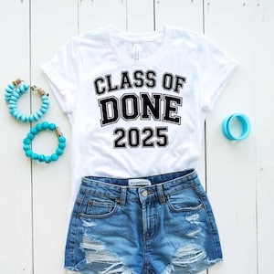 Letras de graduación de la clase universitaria, SVG PNG, estilo universitario, descarga digital para Cricut, camisetas, calcomanías, regalos, archivo de corte para estudiantes de último año de 2025