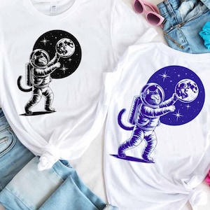 Gato SVG PNG, Descarga digital de gatito para camiseta cósmica, Diseño de galaxia psicodélica, Gato astronauta en el espacio sosteniendo un planeta, Pegatina, Arte de sublimación