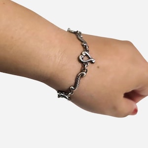 Pulsera vintage Brighton descatalogada con forma de corazón y pergamino imagen 1