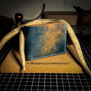 Cartera de cordobán con concha jaspeada