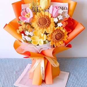 Handgefertigter Häkelblumenstrauß | Sommergefühl gestricktes Blumengesteck | Perfektes Geschenk für Mama, Geliebte oder Abschlussfeier Haus & Hochzeitsdekor