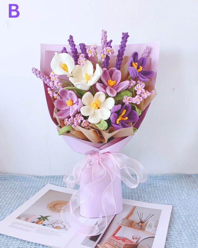 Lila Häkelstrauß, handgefertigte, immergrüne Blumen, Abschlussgeschenk für Sie B - Purple Fever