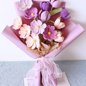 Lila Häkelstrauß, handgefertigte, immergrüne Blumen, Abschlussgeschenk für Sie Bild 10