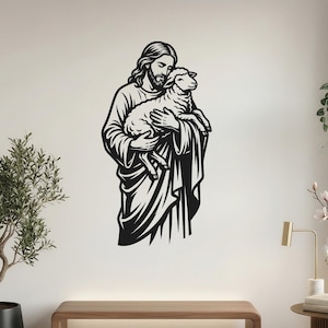 Könnte beinhalten: Ein schwarz-weißes Wandkunstwerk, das eine Figur mit einem Lamm zeigt. Das Kunstwerk ist eine stilisierte Illustration mit detaillierten Linien, die die Figur in fließenden Gewändern zeigt. Das Bild ist an einer weißen Wand angebracht, mit einer Holzbank und einer Topfpflanze im Vordergrund.