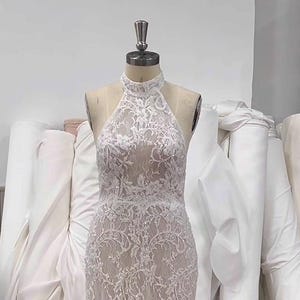 Agnes / Vestido de novia estilo sirena con corsé y cuentas estilo halter y abertura / Patrones de encaje con lentejuelas y cuentas hechos a mano