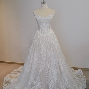 ELISE - Lace basque waist wedding dress | Lace wedding dress | Corset wedding dress | Sweetheart Neckline |  Vintage Vibe Gown