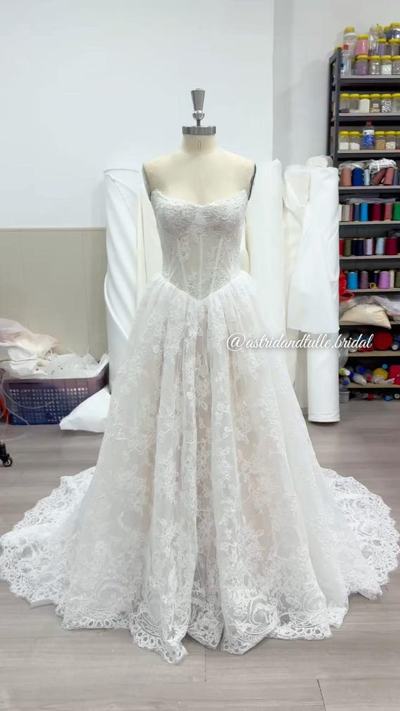Evelyn | V neckline Corset Lace Wedding Dress | A-line gown with Basque Waist