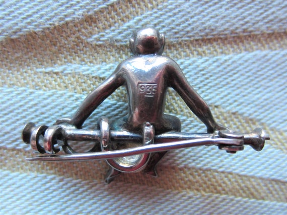 Antique Victorian Sitting Monkey Brooch with Pear… - image 3