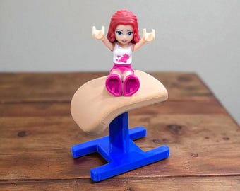 Mini Gymnastics Vault Table Cute Miniature Gymnastics Vault Desk Decor Special Gift for Gymnasts Teams Coaches AtomicK Toy Accessories 1:28