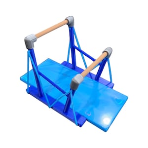 Mini Gymnastics Uneven Bars with Mat Cute Miniature Toy Desk Decor Business Card Holder Display Gymnasts AtomicK Toy Accessories 1:48