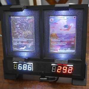 Exibição digital de cartas Pokémon com LEDs de preço ao vivo e iluminação ajustável para carregadores superiores