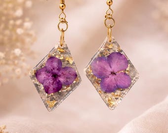 Pressed Floral Resin Earrings – Purple Flower Gold Flake Dangle Botanical Jewelry