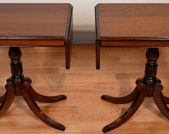 Pair of 1950s English Regency Style Mahogany Pembroke Drop-Leaf Accent Tables