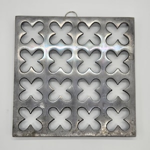 Vintage Copco Cast Aluminum Trivet – Clover Cutout Design – Mid Century Modern Pot Holder – Wall Hanging Kitchen Decor – 8&quot;x8x&quot;