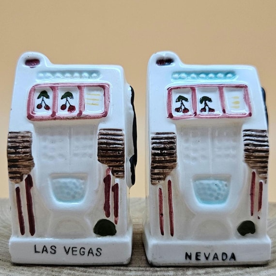 Vintage Las Vegas Slot Machine Shakers – Japan Salt and Pepper Set – Casino Decor