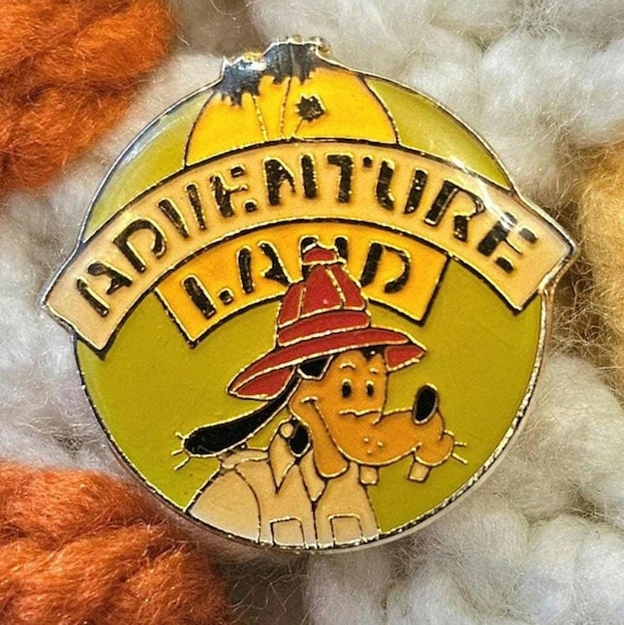 Vintage Goofy Adventureland Enamel Pin – 1990s Retro Disney Collectible