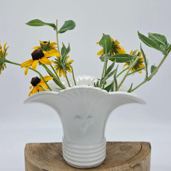 Vintage Abingdon Pottery #491 Flower Frog - Fleur de Lis Basket Shape Fan Vase - White Art Deco Floral Arranger