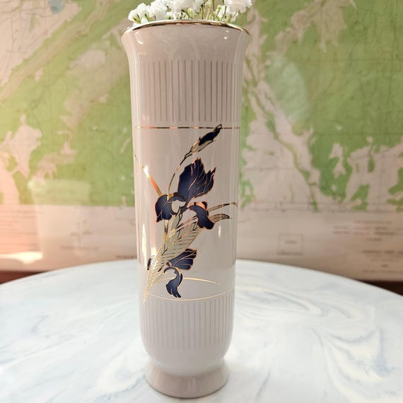 Vintage Otagiri “Grand Iris” Bud Vase 6.75" – Mid‑Century Japanese Porcelain with Blue Iris, Gray Lines & Gold Trim – Made in Japan