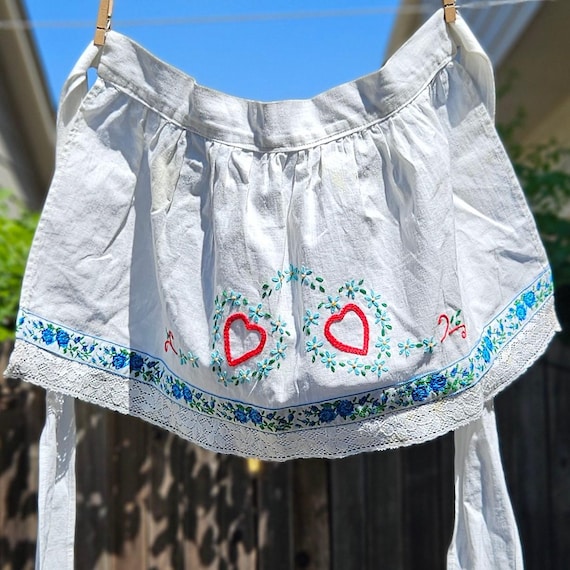 Vintage Czech Folk Apron – Nebraska Czechs “Pioneers of the Prairie” – Embroidered Hearts & Flowers – Handmade Half Apron