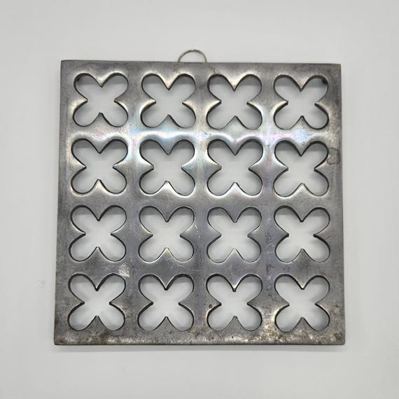 Vintage Copco Cast Aluminum Trivet – Clover Cutout Design – Mid Century Modern Pot Holder – Wall Hanging Kitchen Decor – 8"x8x"