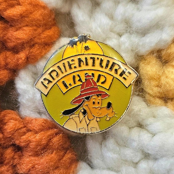 Vintage Disney Adventureland Pin - Goofy Safari Enamel Pin - Retro Disney Parks Souvenir - 1990s Collectible