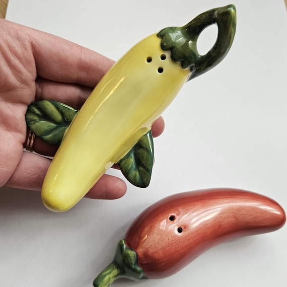 Chili Pepper Salt & Pepper Shaker Set – Ceramic Kitchen Decor