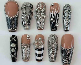 Presse-ongles gothique baroque fait main | Nu noir argent croix, têtes de mort et objets d'art | Longs clous de cercueil pour une esthétique de luxe sombre