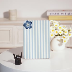 Striped Flowers Kindle Personalized For Case Paperwhite 1/2/3/4, Paperwhite Case, Paperwhite 6“, Kindle 2024/2025, Kindle Paperwhite Cover