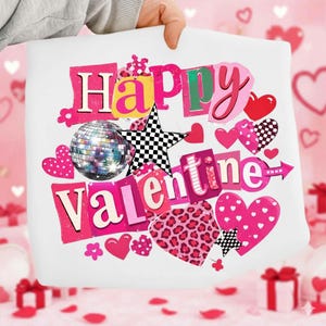 Puede incluir: Un diseño blanco con temática de San Valentín con las palabras "Happy Valentine" en un estilo collage. El diseño incluye corazones, una bola de discoteca, una estrella a cuadros y un corazón con estampado de leopardo en tonos rosa y rojo.
