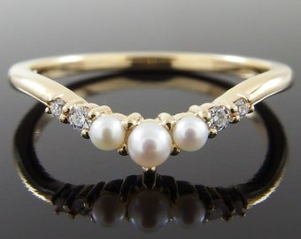 Pearl Diamond and 14k Gold Contour Ring, Pearl and Diamond Stacking Ring, Pearl Diamond Wedding Band, Vintage Style Wedding Band Enhancer